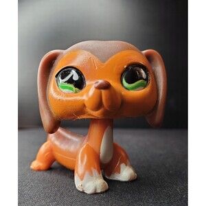 RARE 2006 LPS Savannah Reed #675 Dachshund Green Eyes Magnet in Paw